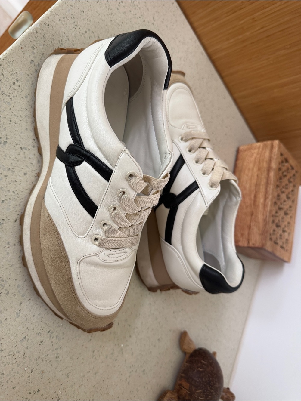 Veronica Beard Valentina Sneaker in White, Black & Tan sz 8.5